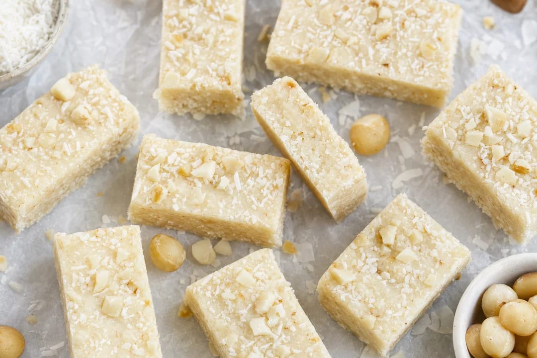 Low-Carb Macadamia Coconut Protein Bars